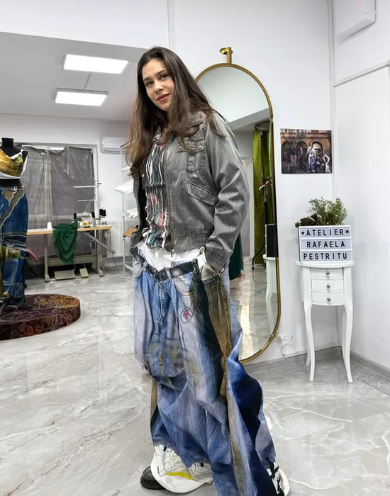 Antonia, din nou pe podium! Artista a deschis colecția Rafaelei Pestrițu, designerul român care a colaborat cu Shakira și Rihanna
