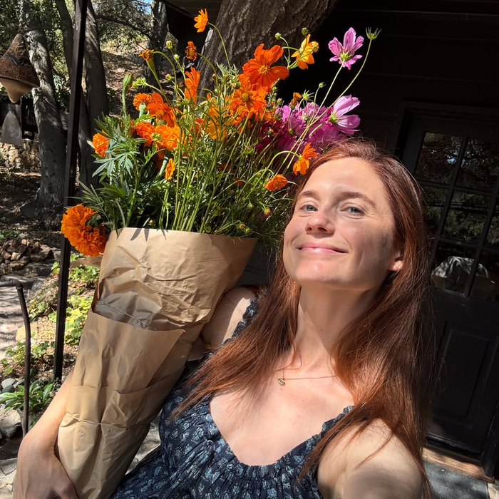 Bonnie Wright a născut acasă, sursa-captură social media thisisbwright