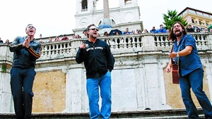 Russell Crowe, cantaret ambulant