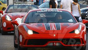 Milionarul turc căruia i-a fugit soţia cu naşul şi-a umflat ”muşchii” la mare! Ultima aroganţă posibilă: să vii la LOFT cu două Ferrari-uri!