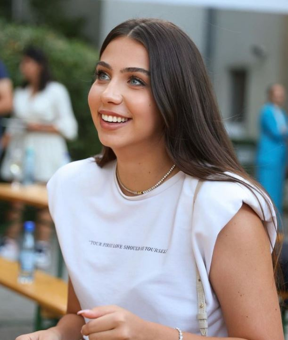 Cine este şi cu ce se ocupă Meira, sora lui Radu Drăguşin?