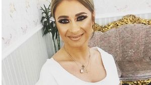 ANAMARIA PRODAN s-a îmbrăcat ca o regină! Sexy-impresara şi-a scos formele la înaintare