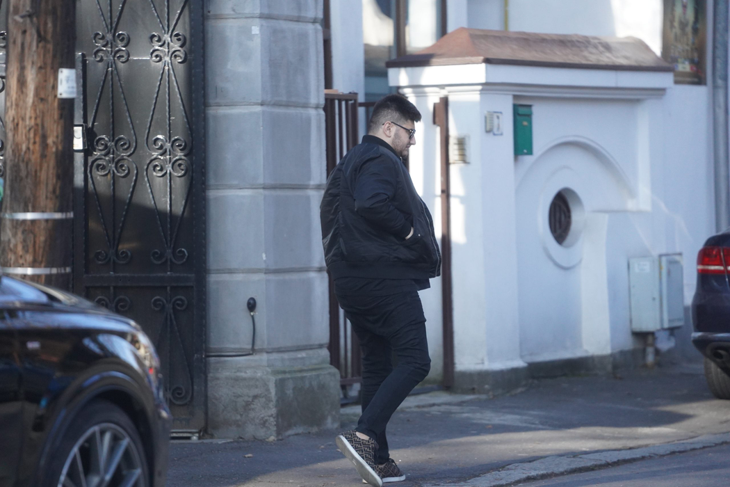 Gabriel Oprea junior i-a făcut o vizită tatălui său, la sediu (Foto: CANCAN.RO)