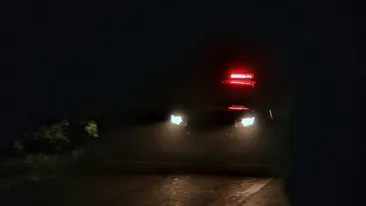 Tânăr din Iași, găsit cu venele tăiate în mașină, de către Poliție. Prietenul său i-a alertat pe agenți