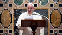 Papa Francisc i-a criticat pe cei care ascultă mai mult de companiile farmaceutice decât de medici