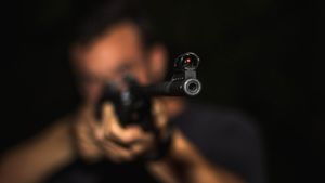 Motivul halucinant pentru care o femeie a ucis un bărbat cu focuri de armă. De ce nu a fost pusă femeia sub acuzare