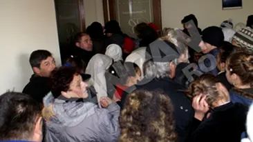 Gorjenii au dat navala la vin si carnati  pe gratis