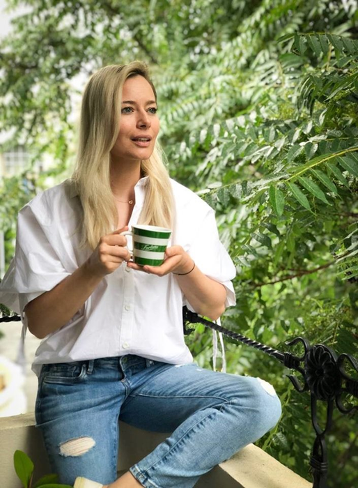 Cum arată Laura Cosoi la un an după ce a născut. Vedeta a pozat sexy ca pe vremuri