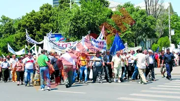 Atentie, soferi! Ocoliti Piata Victoriei!