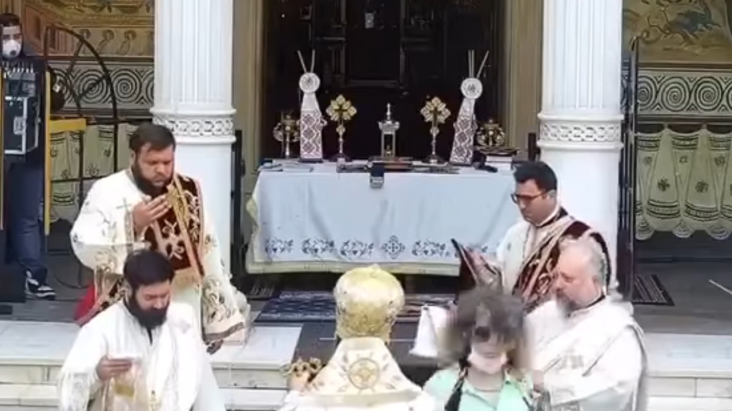 Imagini uluitoare la Catedrala din Constanța! Ce putut sa-i facă o femeie preotului întrece orice imaginație: ”Săraca, e tulbure la minte!”