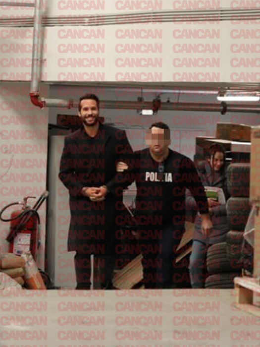Tristan Tate a ieșit zâmbitor din sediul DIICOT. Sursă foto: CANCAN.RO