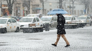 METEO 10 decembrie. Temperaturi scăzute, ploi și lapoviță