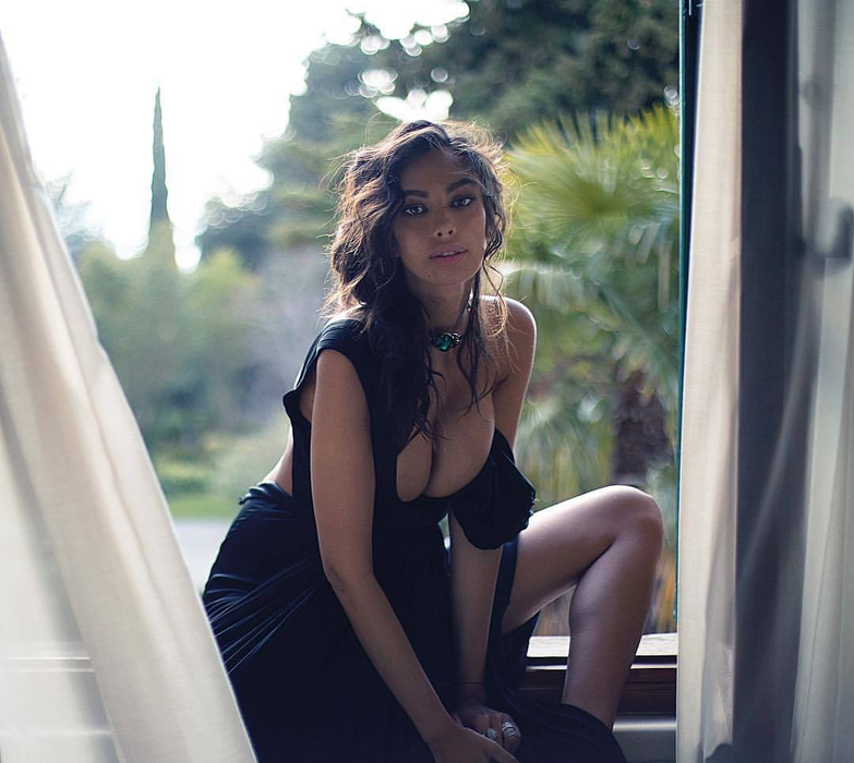 Mădălina Ghenea şi-a îndeplinit în sfârşit cel mai mare vis: a devenit mămică!
