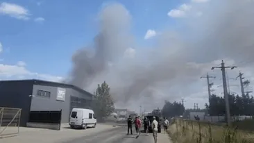 Depozit Sameday cuprins de flăcări în Iași! Fumul gros a ajuns în zonele locuite