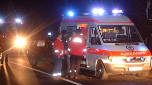 Grav accident rutier in Capitala! Trei persoane au fost ranite, dupa ce un taxi a intrat intr-un copac