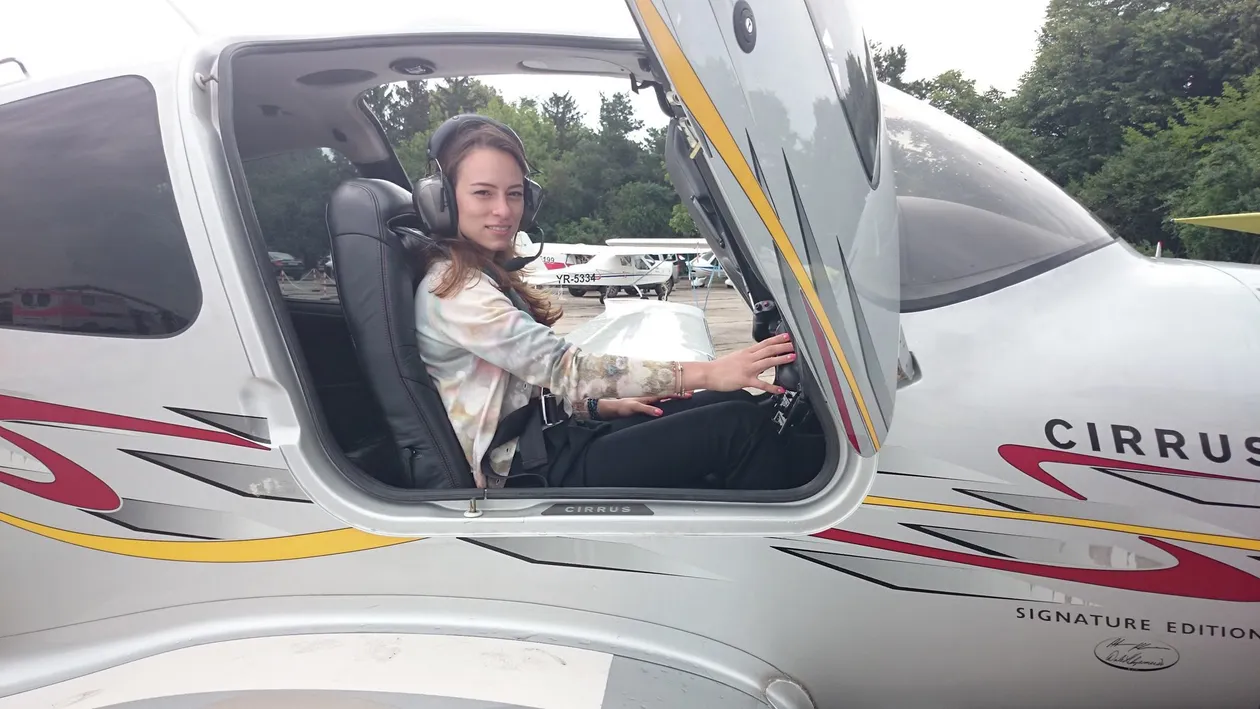 Cine este Ana Maria Binder. Logodnica Prinţului Nicolae, o economistă pasionată de aviaţie