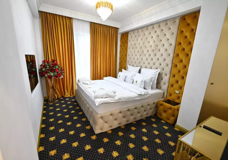 Cum arată vila lui Florin Salam, pe care a transformat-o in hotel. Doar liftul a costat 30.000 de euro