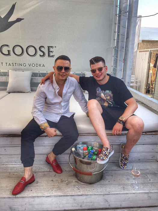 Radu Maricuţa, alături de un prieten în club