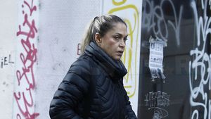 IMAGINI SUPER-EXCLUSIVE În ziua în care miliardarul a cucerit America, Mădălina de la Miami era la 7.500 km de faimosul fost iubit! Am filmat-o pe ”Doamna Trump” în secret, la Bucureşti!