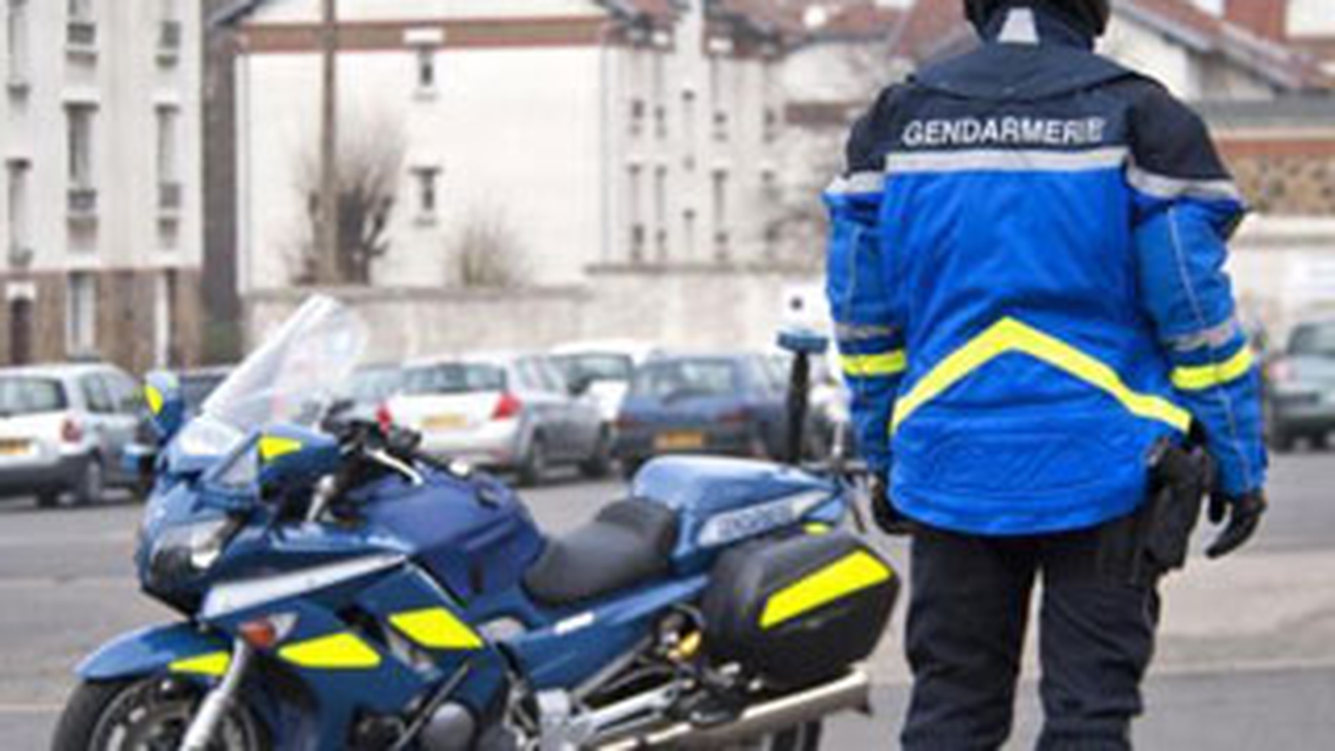 Doi jandarmi, raniti de hoti romani pe o autostrada din Franta