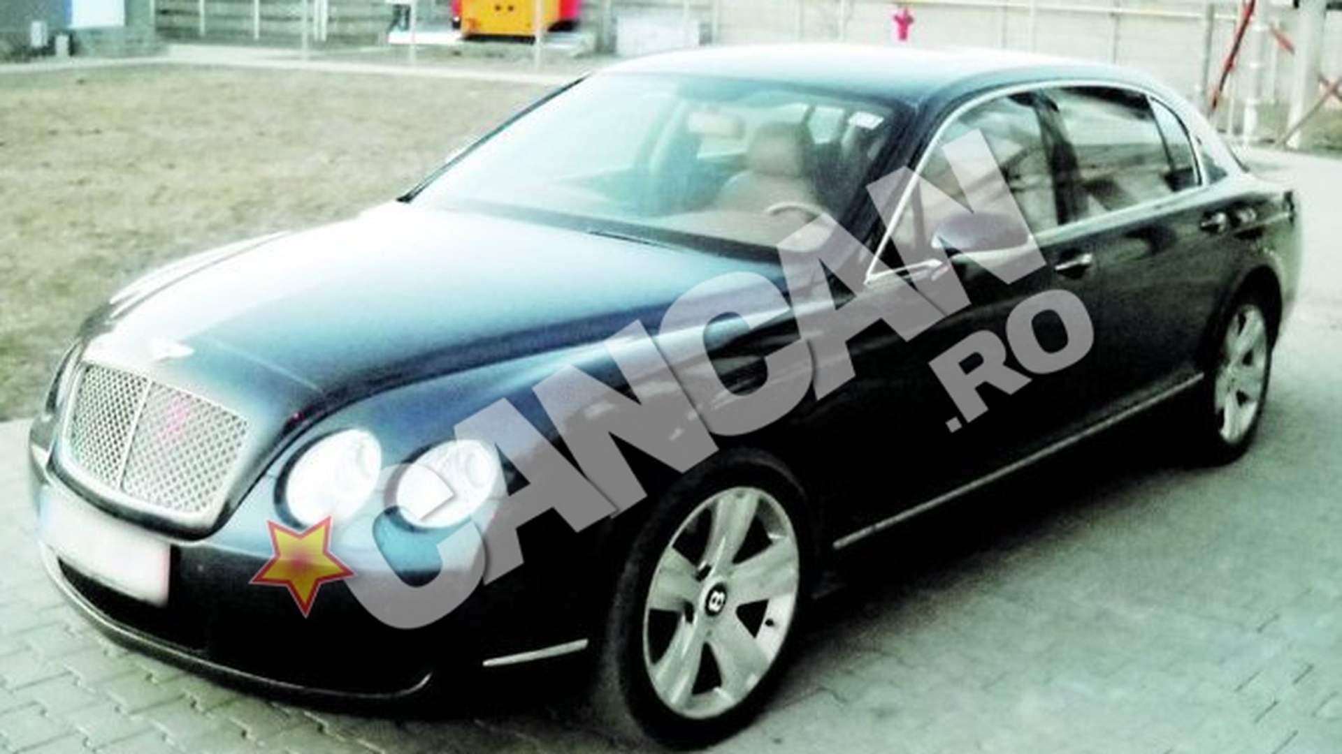 Politia a confiscat o limuzina de 80.000 de euro. Frate de candidat prins cu un Bentley furat