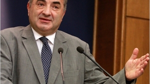 Prim-viceguvernatorul BNR si-a investit banii agonisiti in ultimii 25 de ani in cateva “bucati de hartie”! Vezi despre ce e vorba!