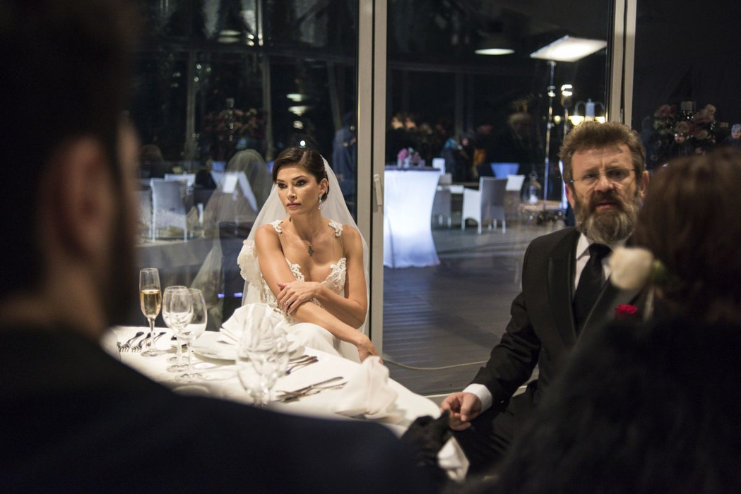 Nuntă surpriză! Alina Puşcaş, într-o rochie de mireasă spectaculoasă