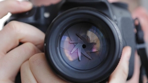Aparatul foto găsit în Bucegi a făcut istorie pe Facebook! Dar cine apărea în poză și…
