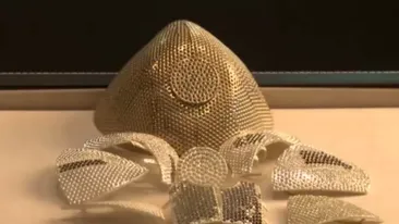 Un designer a creat o masca de protecție care costă 1,5 milioane de dolari! Imediat s-a ivit un cumpărător