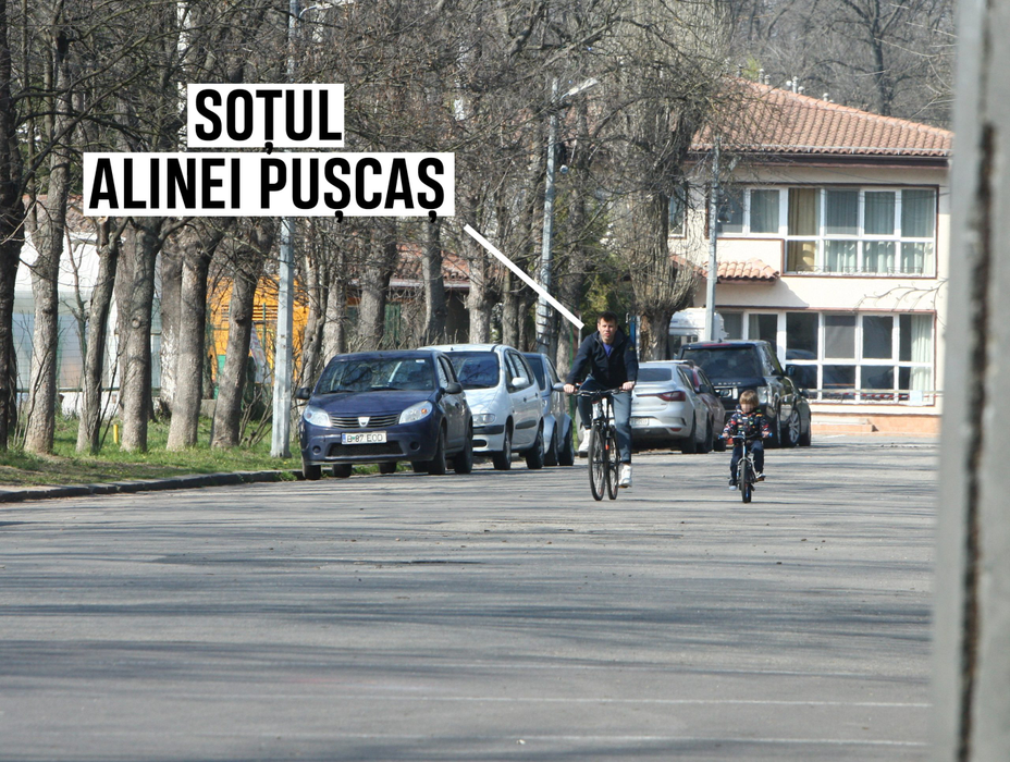 Soțul vedetei și băiatul cel mare al cuplului s-au plimbat cu bicicletele
