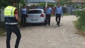 VIDEO. Șoferul împușcat de polițiști în trafic, la Craiova, este un interlop care ar fi trimis sute de romi la cerșit în SUA