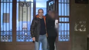 Mama criminalei de la metrou, mărturisiri şocante: "A fost traumatizată, au băgat şapte bărbaţi peste ea acolo, nu mai voia să trăiască..."