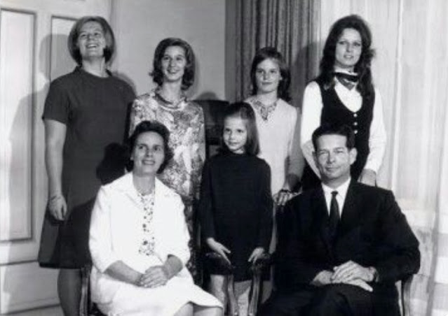 Regele Mihai I, Regina Ana și cele cinci fete ale Familiei Regale