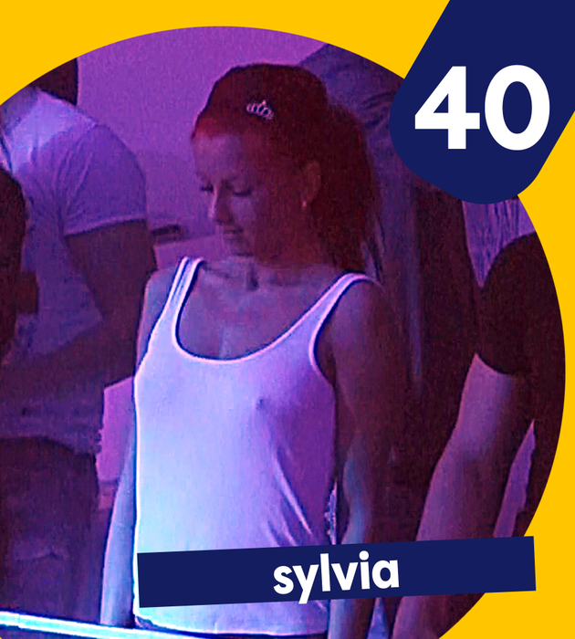 Top 40 sexy-vedete care nu poartă sutien pe stradă