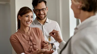 Ce a pățit o nemțoaică, după ce și-a închiriat apartamentul unui cuplu de români. Ce i-au făcut Ionel și Florentina