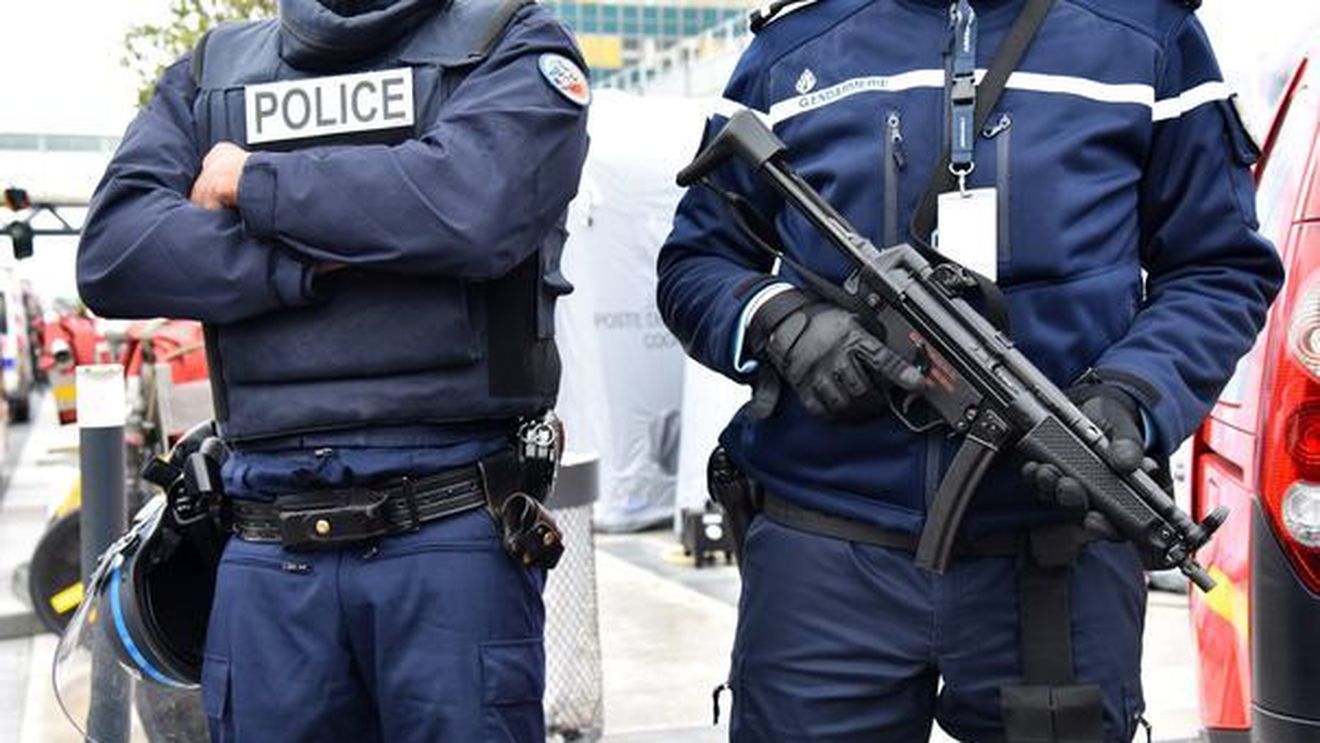 ALERTĂ în Franţa: Un individ a ameninţat trecătorii cu un cuţit!
