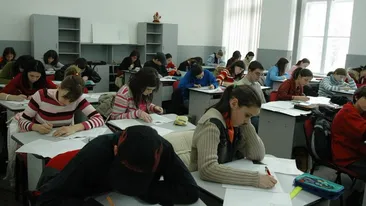 ''Foaie verde fir mohor / Cand vad subiectul mor... Ce a putut sa scrie un elev pe foaia de examen! Continuarea este