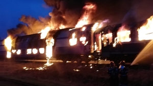 Incendiul izbucnit la trenul din Teleorman a fost stins. Șeful garniturii, intoxicat cu fum