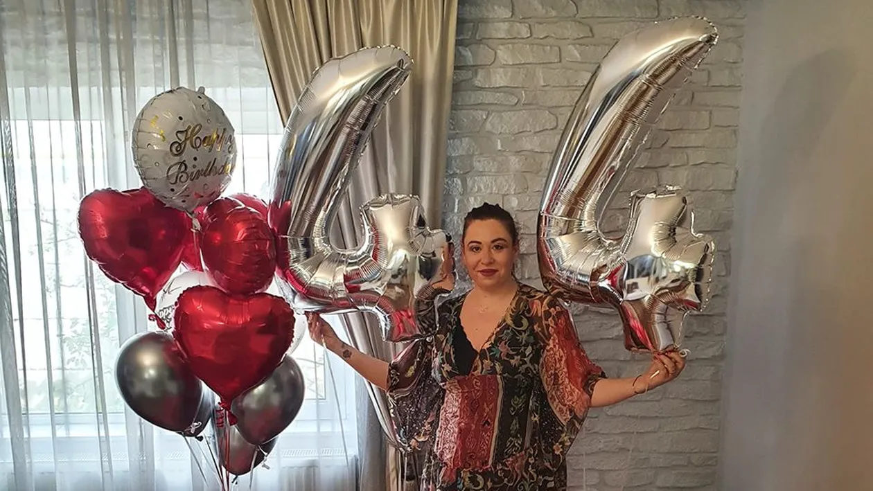 Oana Roman a împlinit 44 de ani! Cum a sărbătorit fiica lui Petre Roman alături de familia sa. FOTO