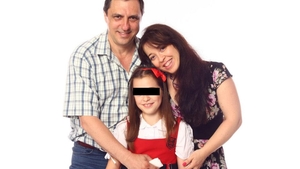 Sotia celui mai bogat sindicalist roman este in stare de soc dupa ce barbatul ei a fost arestat! Se duce zilnic la psiholog si...