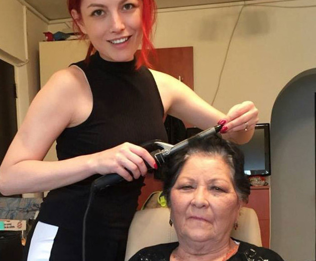Elena Gheorghe, în lacrimi pe scenă! Ce a păţit artista chiar în timpul spectacolului şi ce a mărturisiri dureroase a făcut: „Nu mai este printre noi…”
