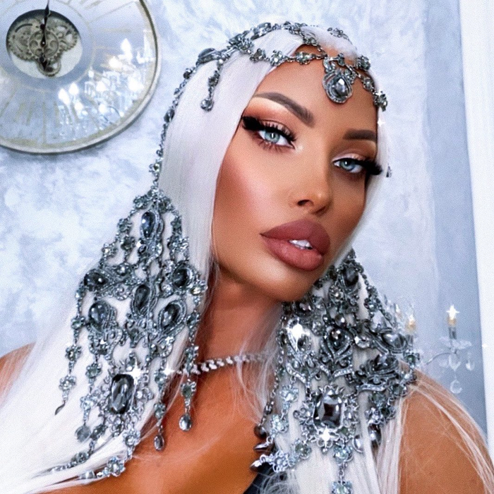 Nu o să îţi vină să crezi! Loredana Chivu s-a fotografiat pe litoral complet nemachiată! Mulţi nu au recunoscut-o