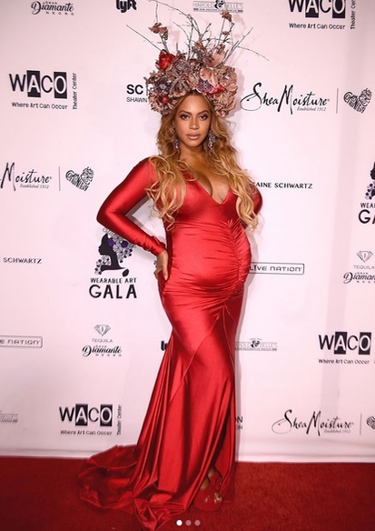 Beyonce a pozat goală! Cum arată fără haine artista însărcinată cu gemeni