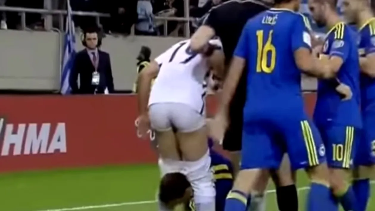 VIDEO. Ups, EROARE! Edin Dzeko şi-a dezbrăcat un adversar în mijlocul terenului de fotbal