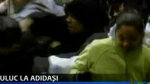 VIDEO Mii de americani s-au calcat in picioare pentru niste adidasi! Vezi cum au devastat un magazin!