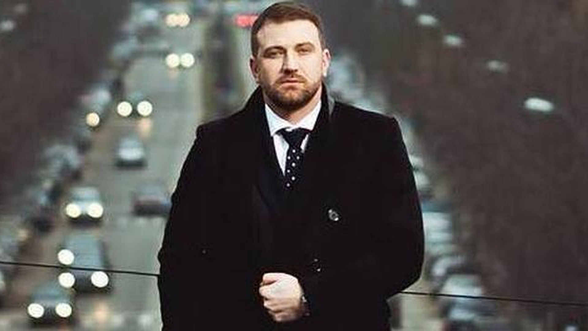 Era poreclit Gerard Butler si a facut furori la Vocea Romaniei, iar acum canta la evenimente cu 10 lei intrarea!