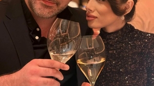 Și-a cerut iubita de soție! Artistul român a făcut marele anunț: „Pentru totdeauna incepe acum... DA!!!”