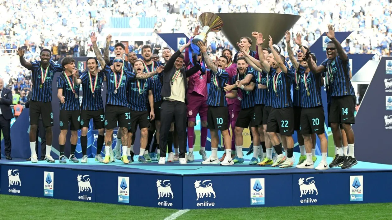Ce i-au făcut fotbaliștii lui Cristi Chivu, după ce Inter Milano a luat titlul: „Jucătorii m-au luat și m-au împins acolo, eu nu voiam”