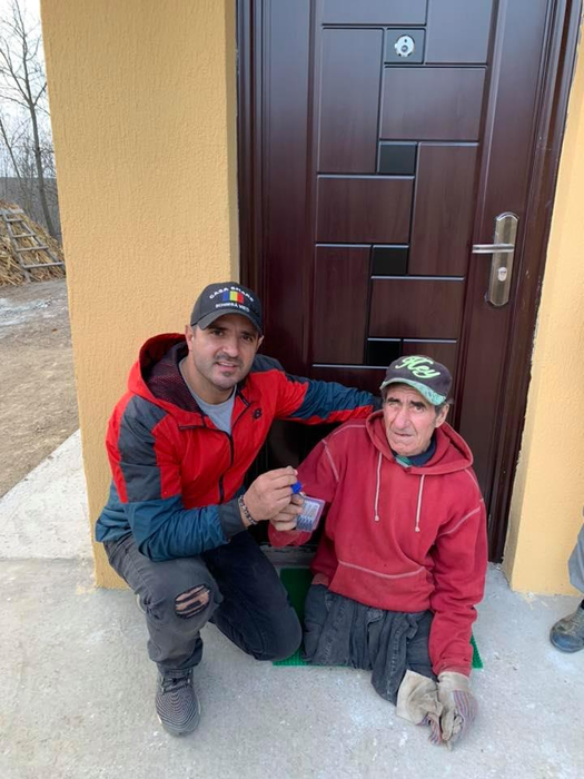 Povestea tulburătoare a lui ‘nea Gheorghe. Are picioarele amputate, iar soția lui e surdă. Ce i s-a întâmplat după ani de sărăcie cumplită. În doar 12 zile, viața lui s-a schimbat radical