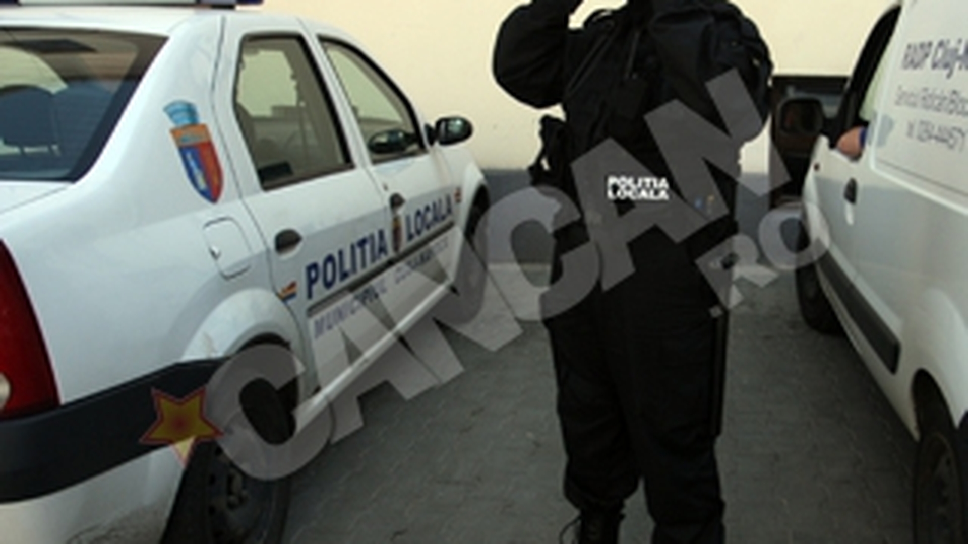Politisii comunitari din Cluj si-a tras echipamente de "mascati"